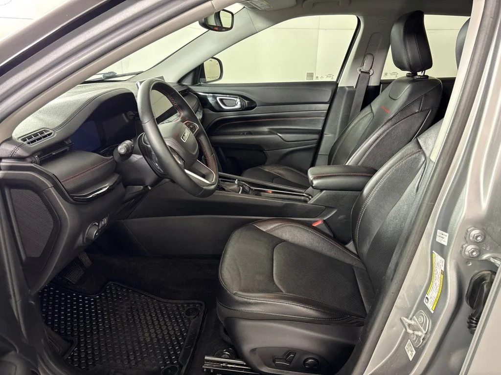 Used 2022 Silver Jeep Trailhawk image 25