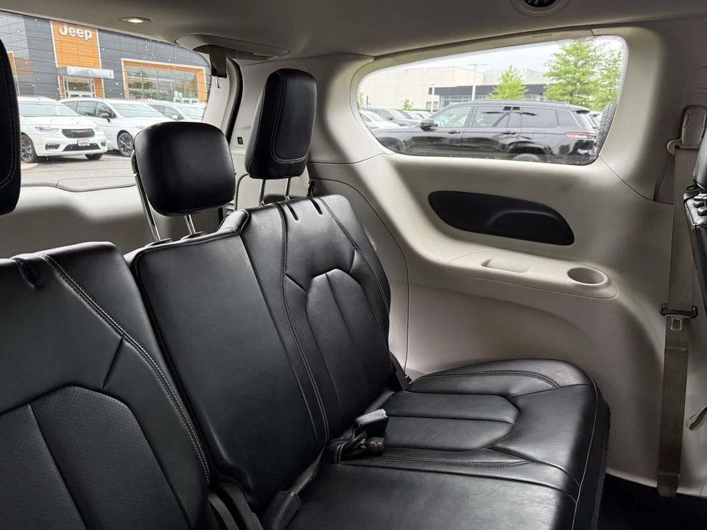 Used 2024 Black Chrysler Touring L image 16