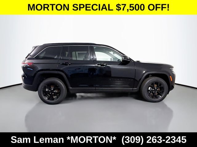 New 2026 Diamond Black Crystal Pearl-Coat Exterior Paint Jeep Altitude image 8