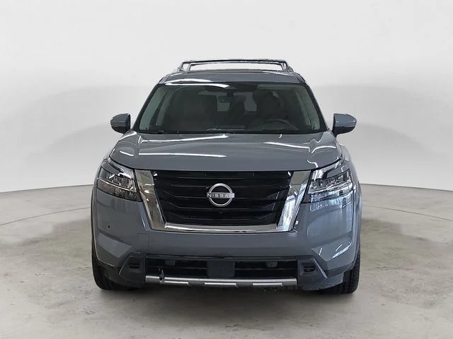 Used 2024 Gray Nissan Platinum image 8