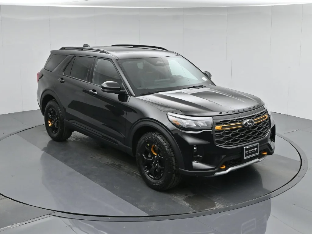New 2026 Agate Black Metallic Ford Tremor image 40