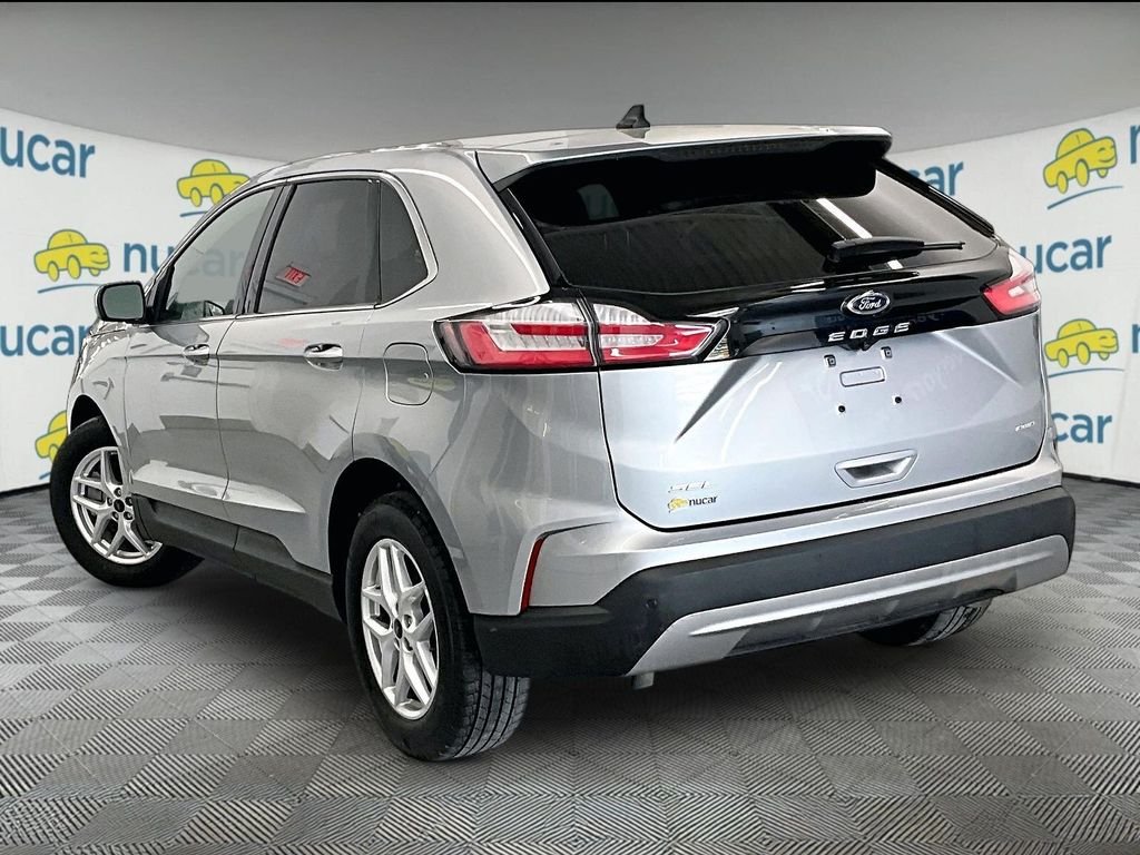 Used 2023 Silver Metallic Ford SEL image 4