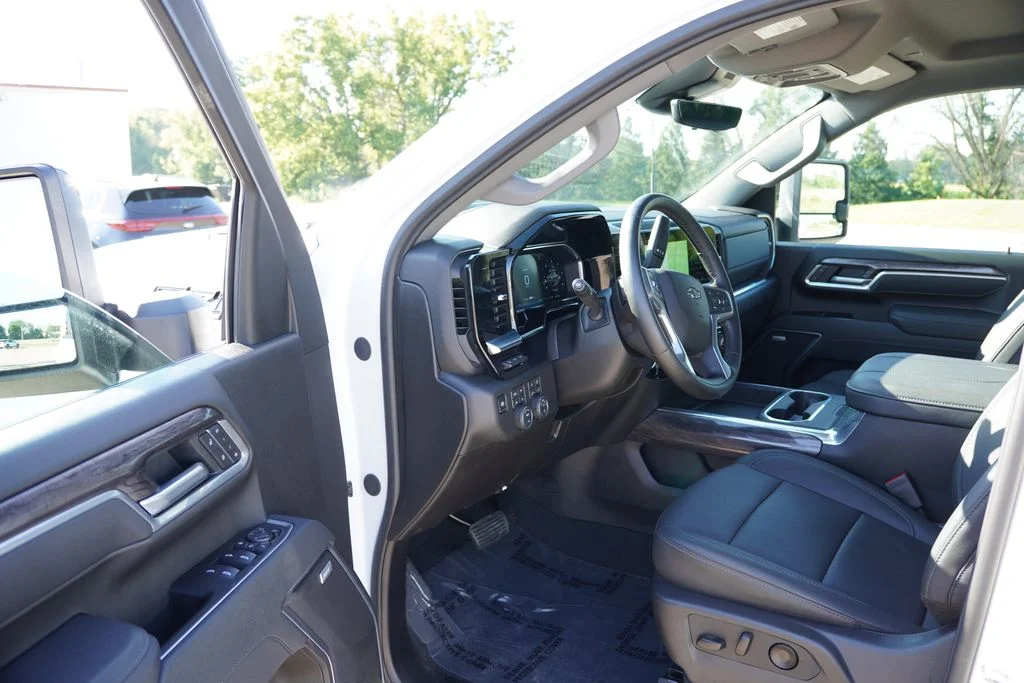 Used 2026 White Chevrolet LTZ image 14