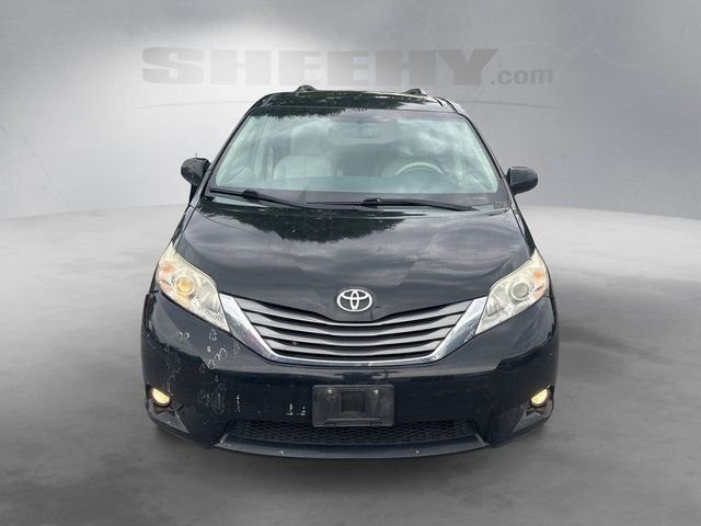 Used 2013 Black Toyota XLE image 17