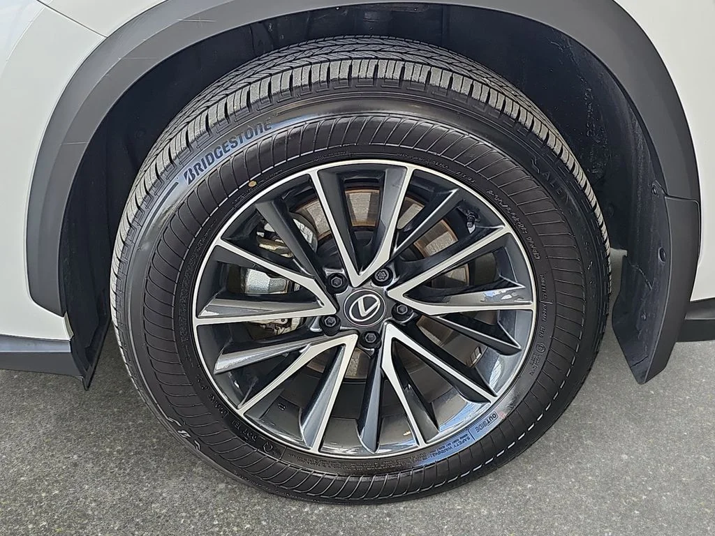 Used 2025 White Lexus 350 Premium image 30