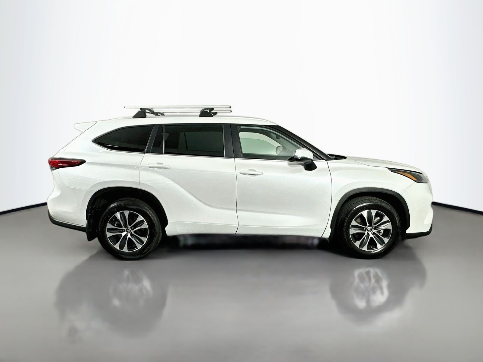 Used 2023 Pearl Toyota XLE image 8
