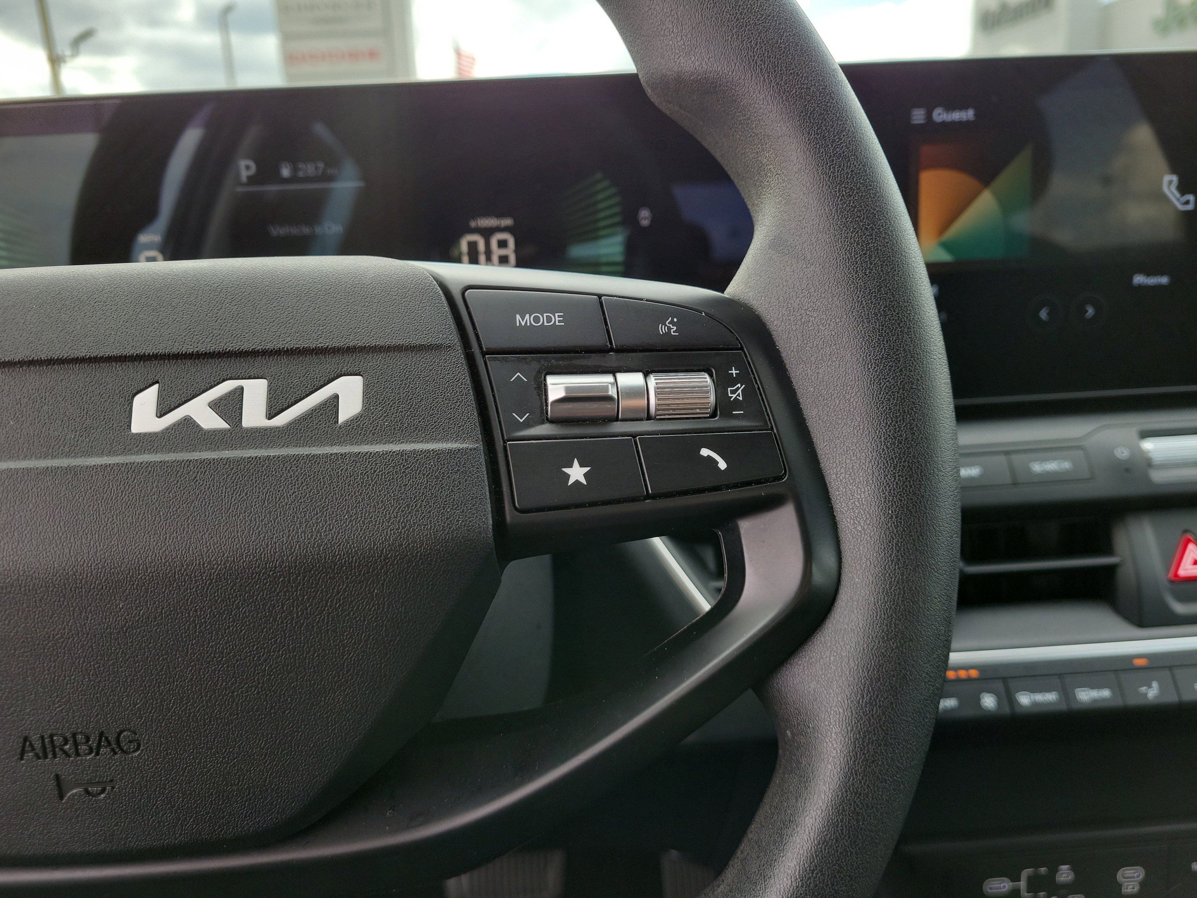 Used 2025 Snow White Pearl Kia LXS image 19
