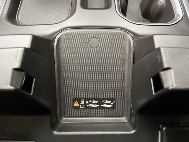 Used 2024 Onyx Black GMC Elevation image 28