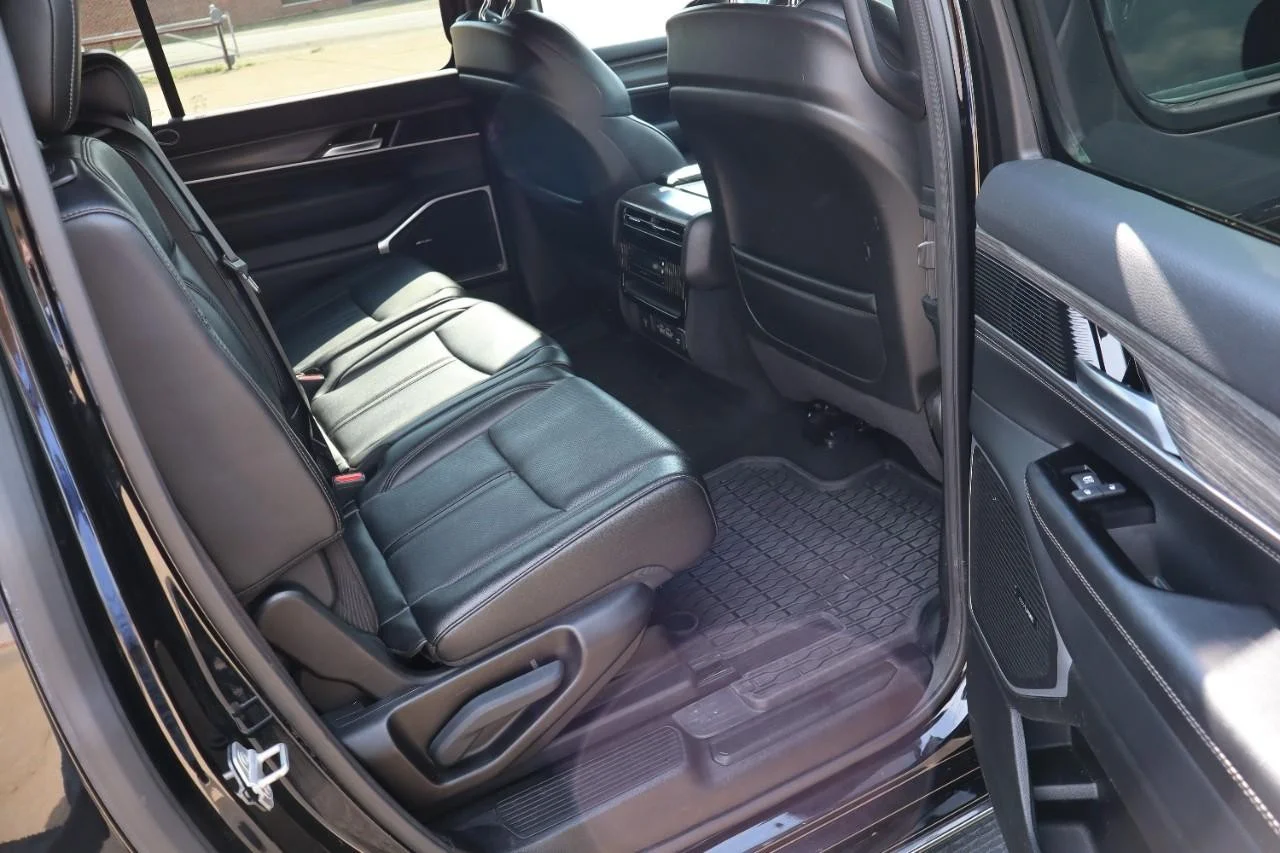 Used 2024 Diamond Black Crystal Pearl Coat Jeep Series II image 21