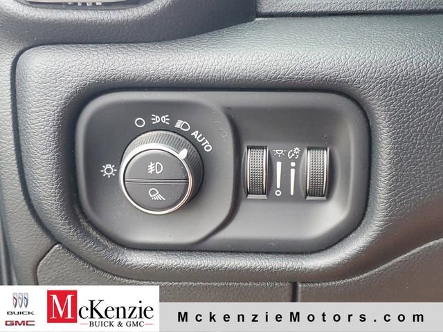 Used 2020 Diamond Black Cry Ram Laramie image 22