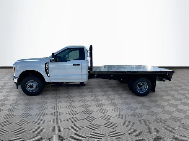 New 2026 Oxford White Ford XL image 3