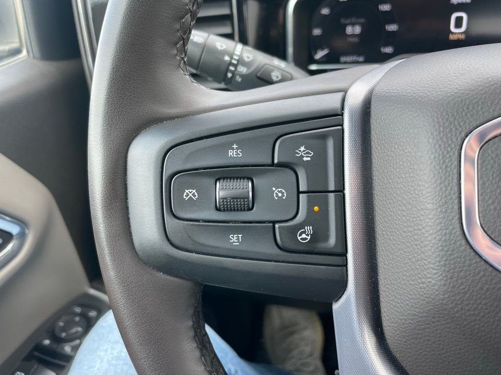 Used 2025 White GMC SLT image 21