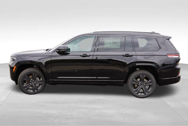 New 2027 High-Gloss Black Paint Jeep Limited Reserve image 6