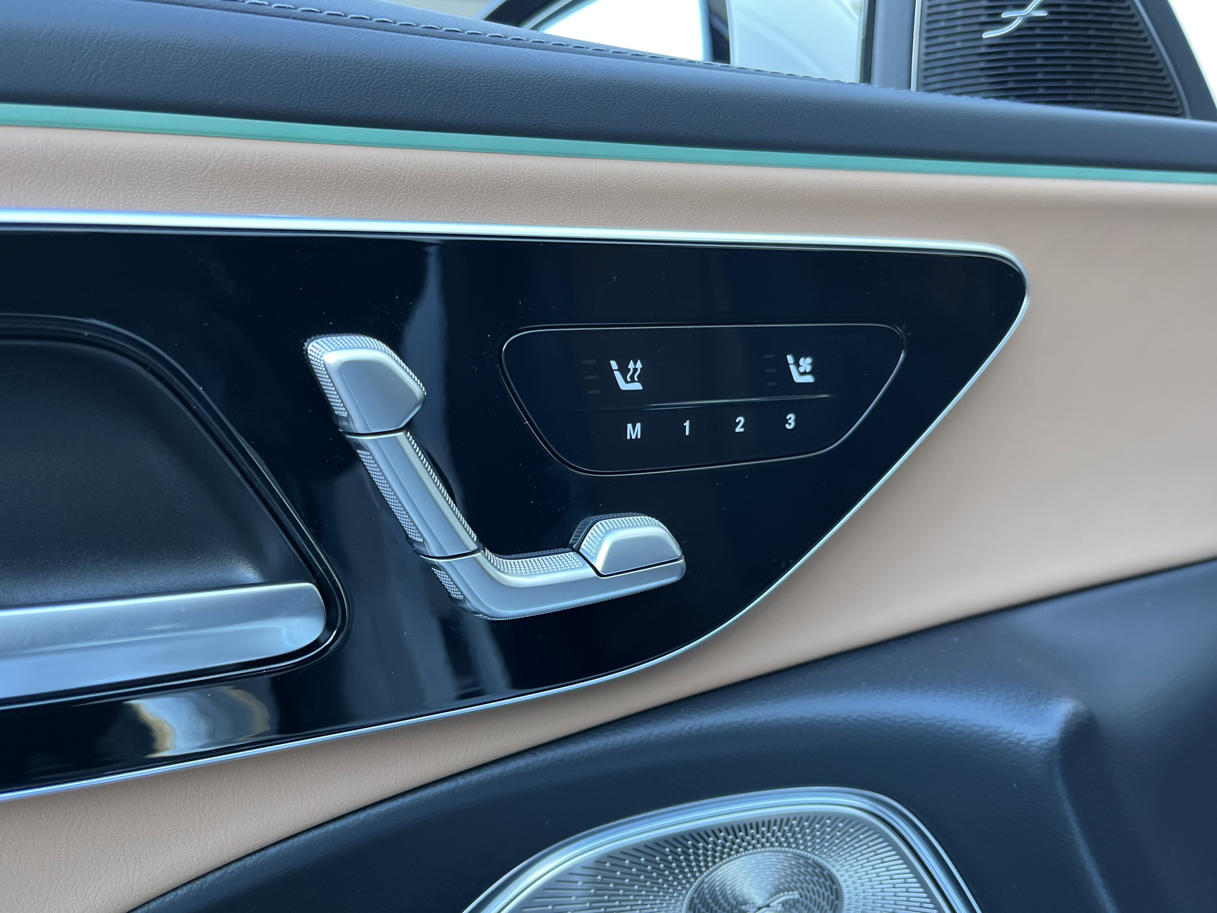 New 2026 MANUFAKTUR Moonlight White Metallic Mercedes-Benz AMG® E 53 E image 13
