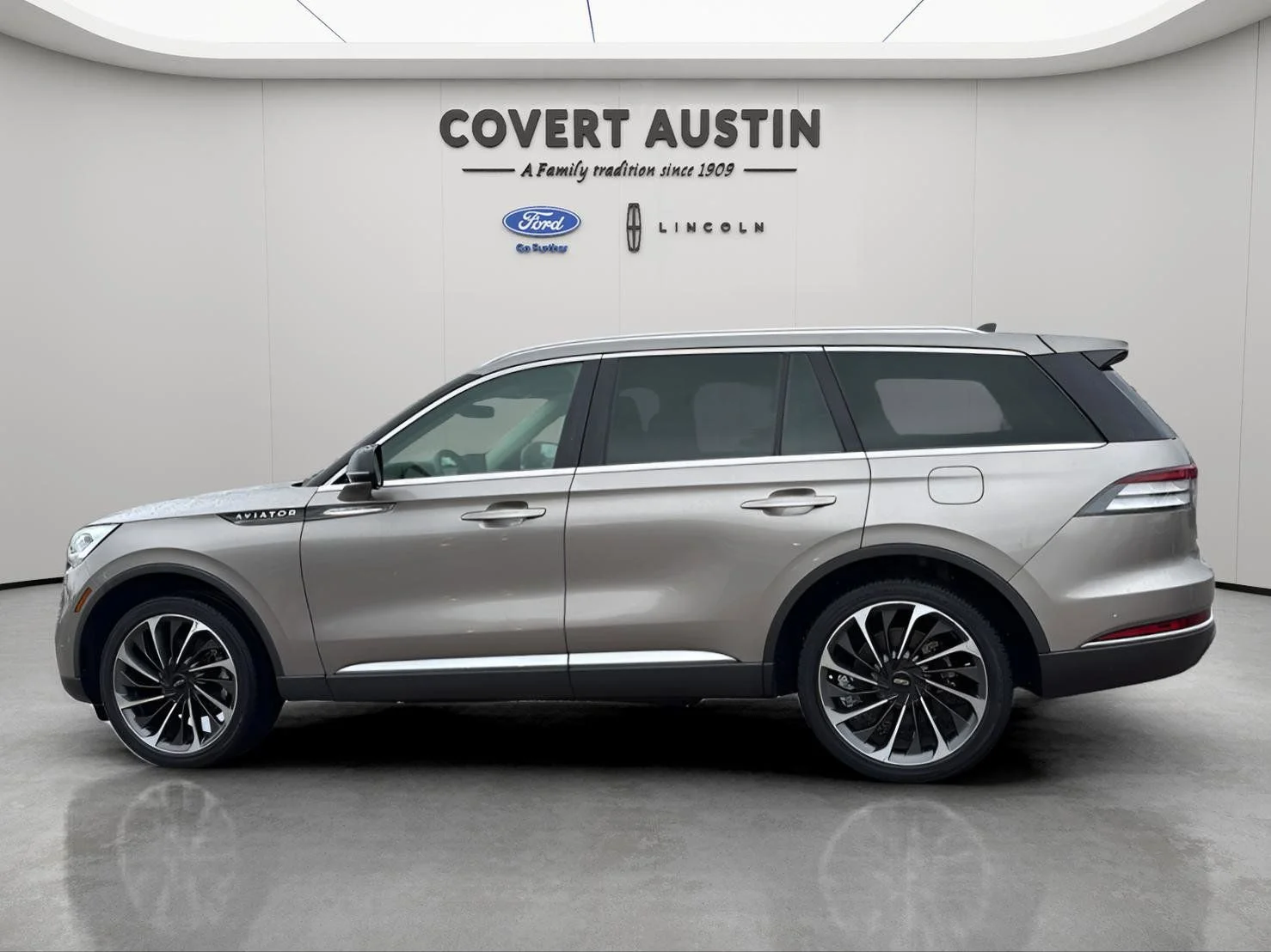 Used 2021 Brown Lincoln Reserve image 2