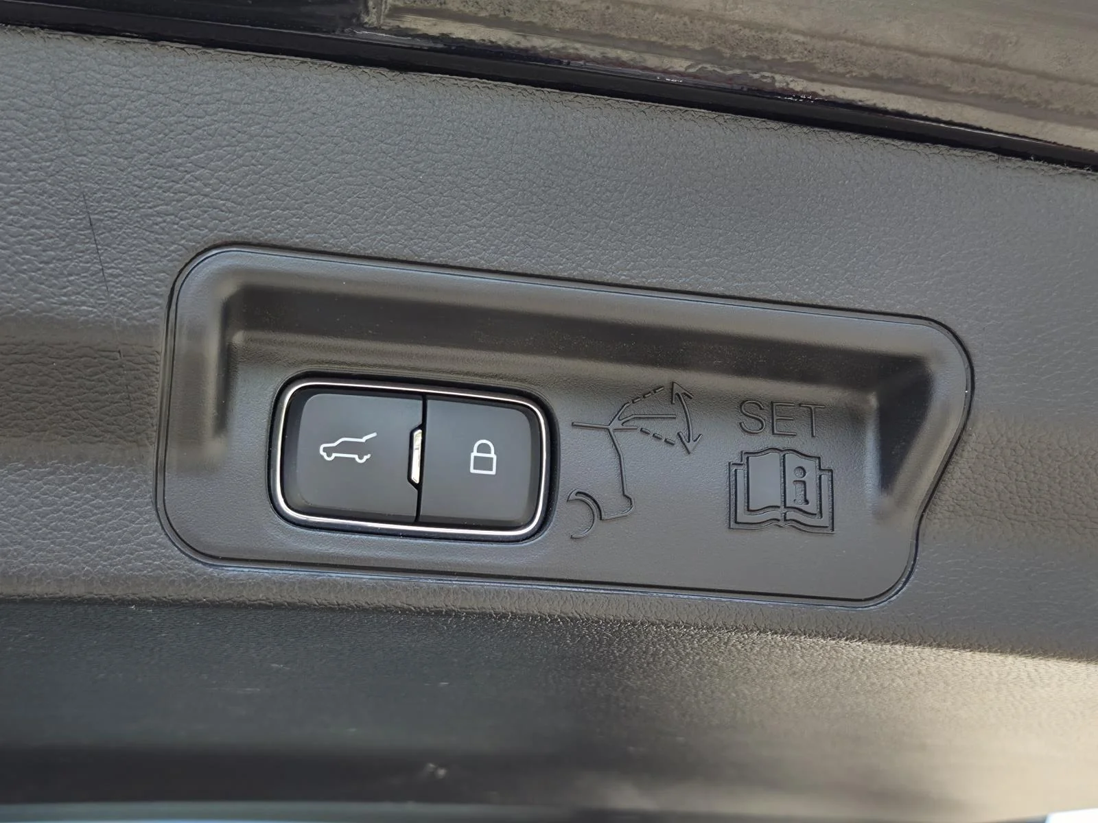 Used 2022 Black Ford XLT 4WD image 11