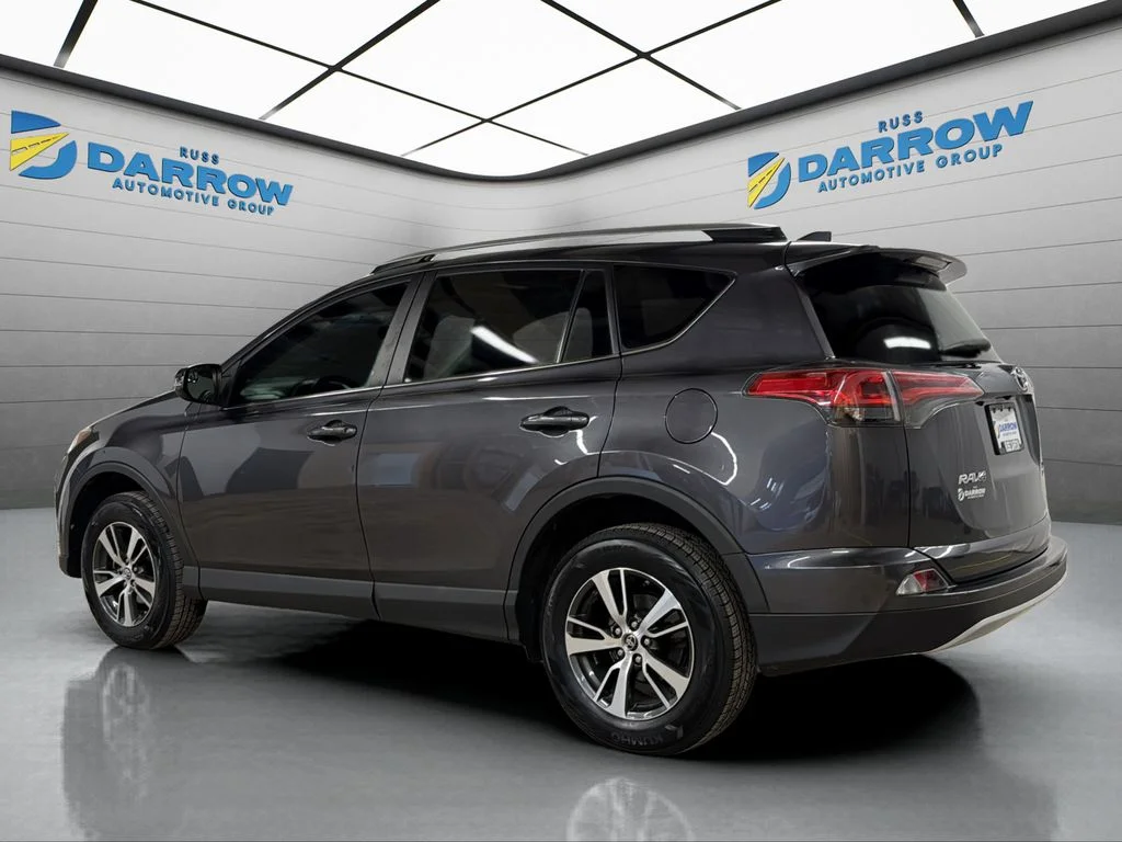 Used 2016 Gray Toyota XLE image 3