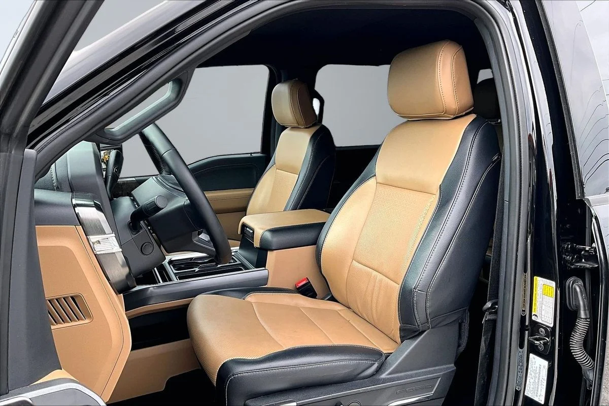 Used 2024  Ford LARIAT image 22