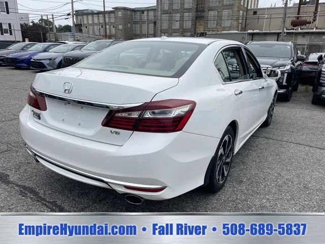 Used 2016 Silver Honda EX-L image 7