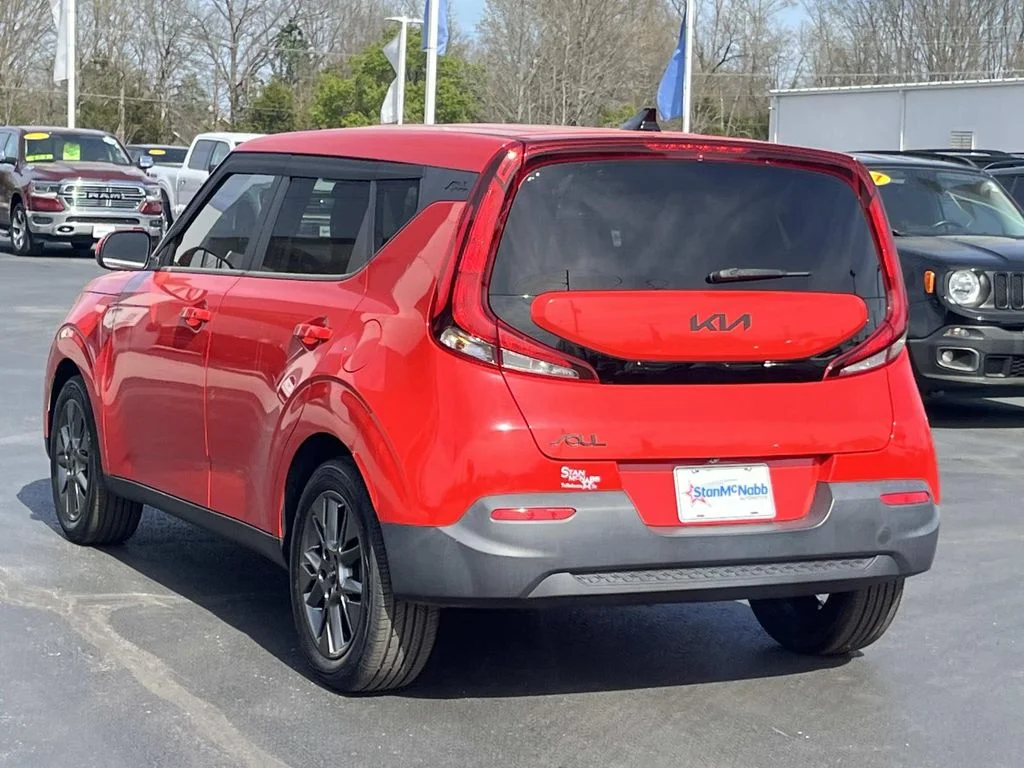 Used 2022 Inferno Red Kia EX image 5