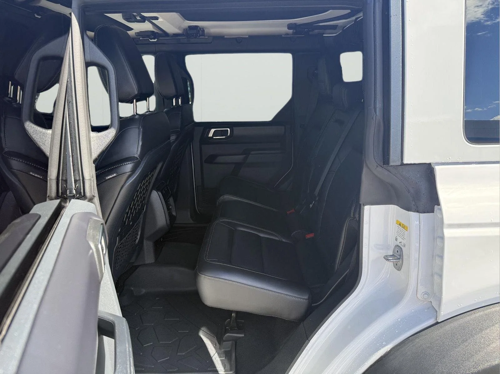 Used 2025 Oxford White Ford Badlands image 11