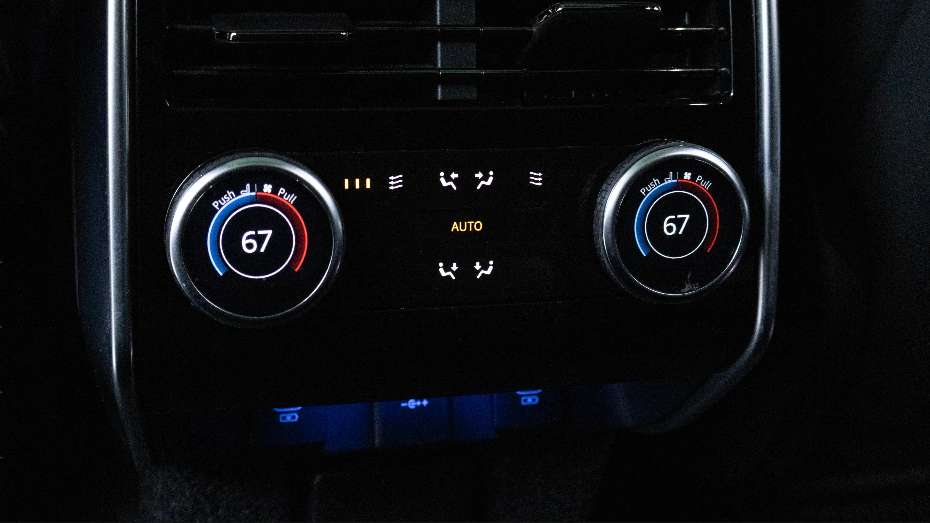 Used 2023 Blue Land Rover SE image 31