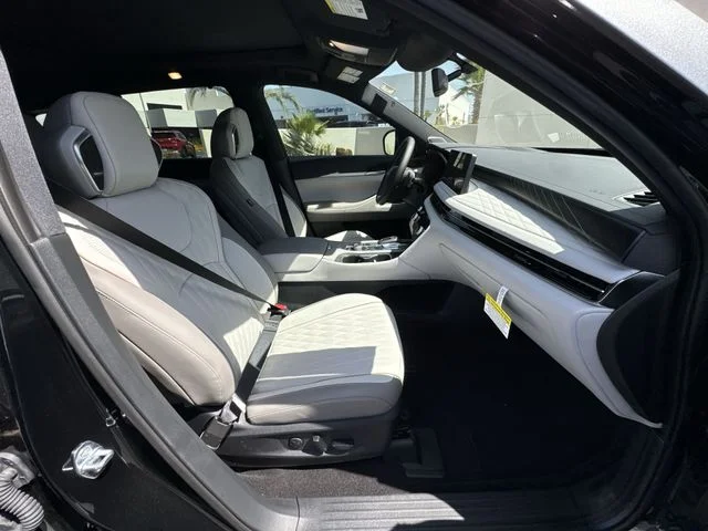New 2027 Black INFINITI Autograph image 30