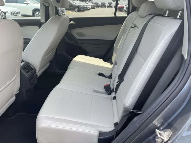 Used 2018 Gray Volkswagen 2.0T SEL image 12