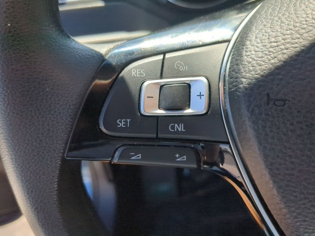 Used 2015 Blue Volkswagen 1.8T SE image 25