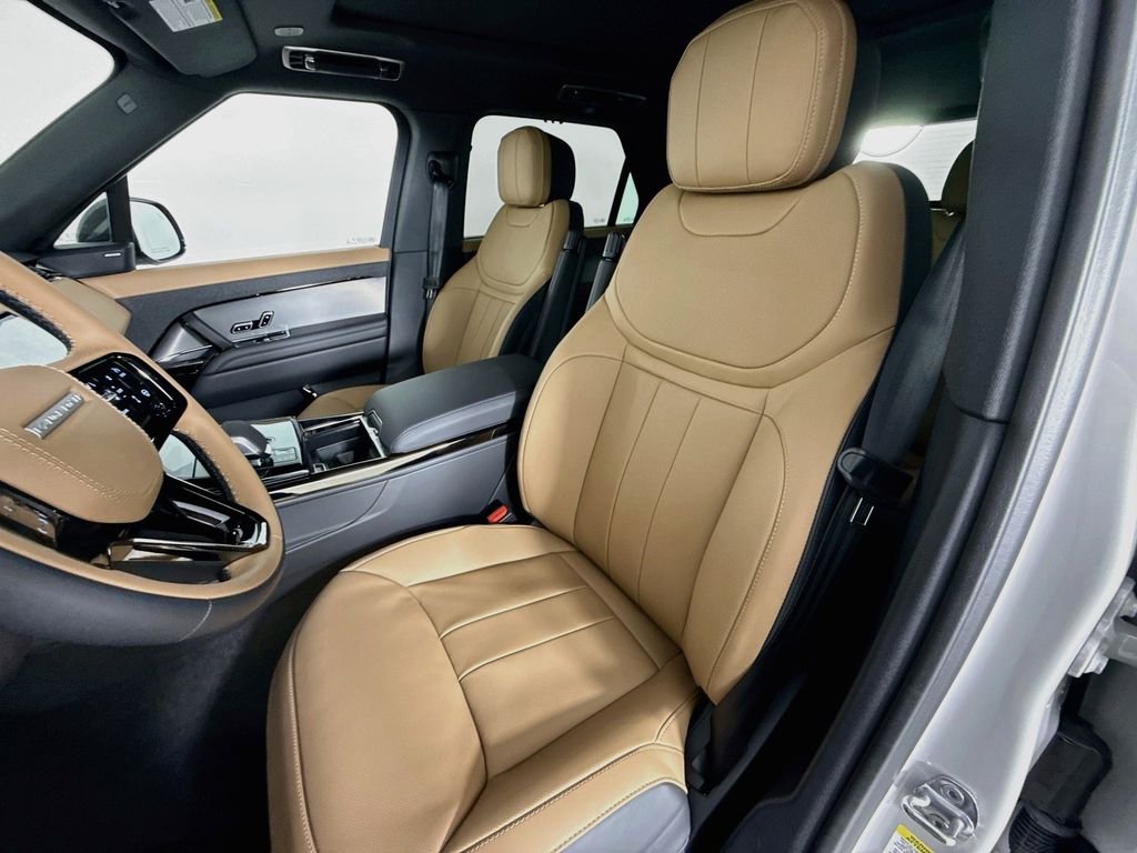 New 2026 Borasco Grey Land Rover Dynamic SE image 5