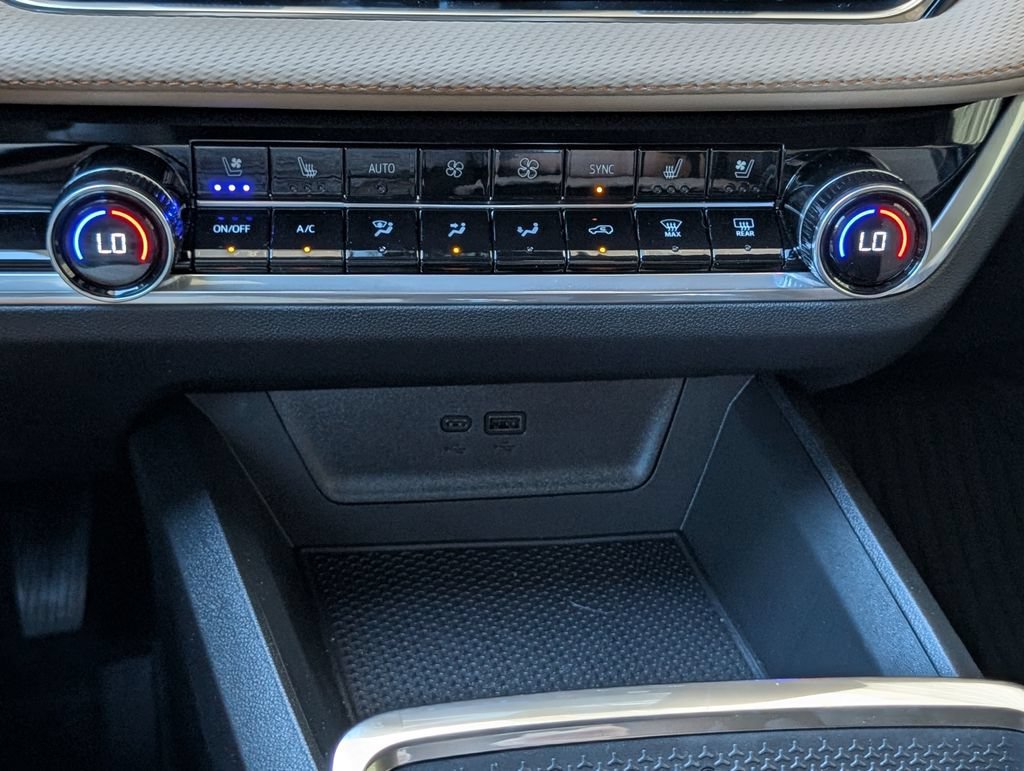 New 2027 Mosaic Black Metallic Chevrolet ACTIV image 23
