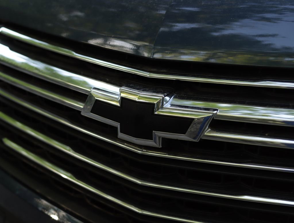 Used 2023 Northsky Blue Metallic Chevrolet LT Cloth image 34