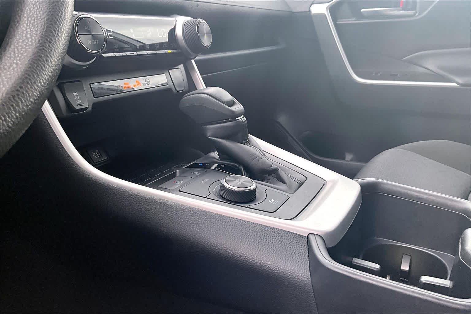 Used 2025 Ice Cap Toyota Hybrid XLE image 17