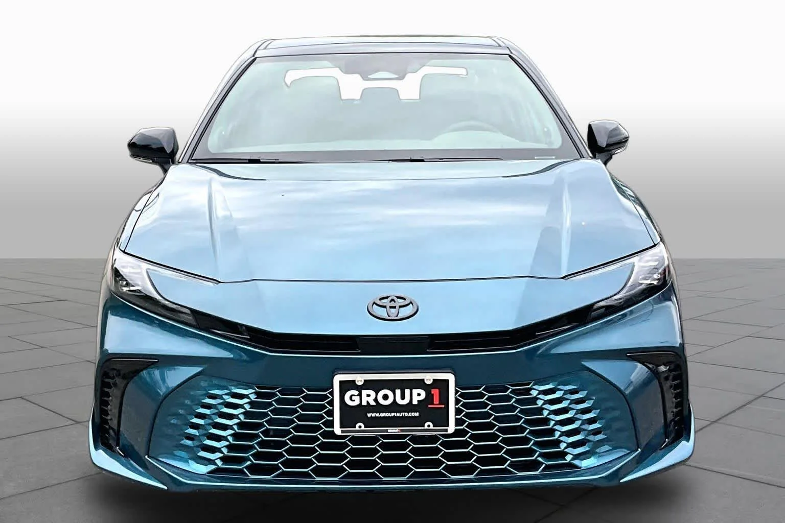 New 2026 Ocean Gem with Midnight Black Metallic roof Toyota XSE image 3