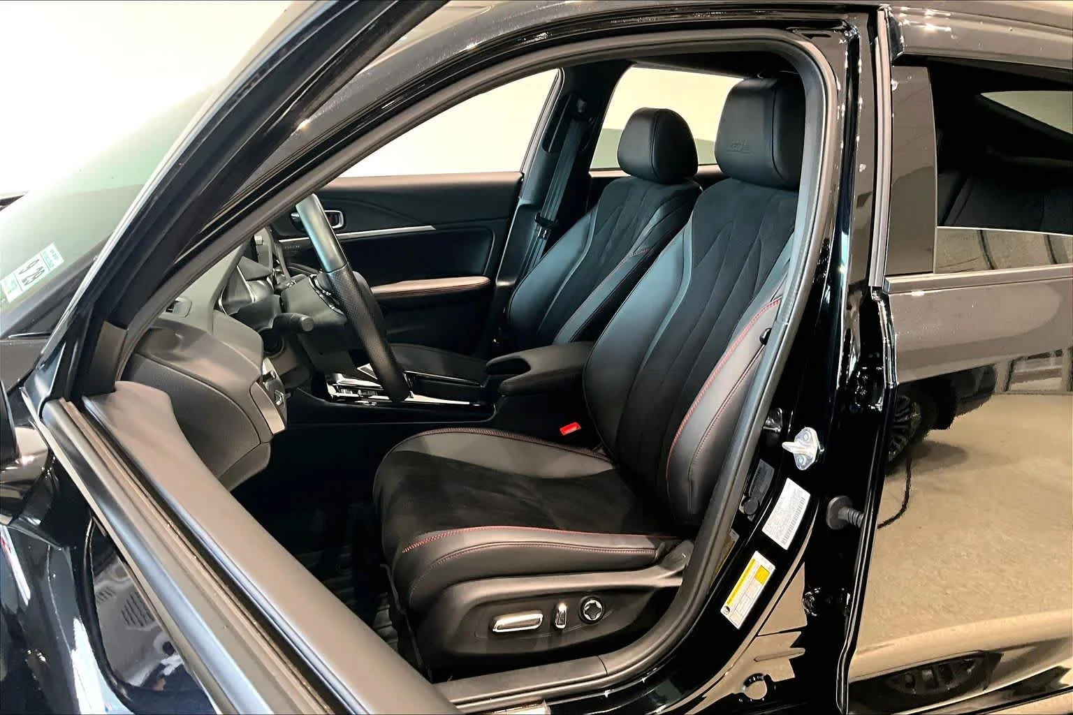 Used 2024 Majestic Black Pearl Acura Type S image 21