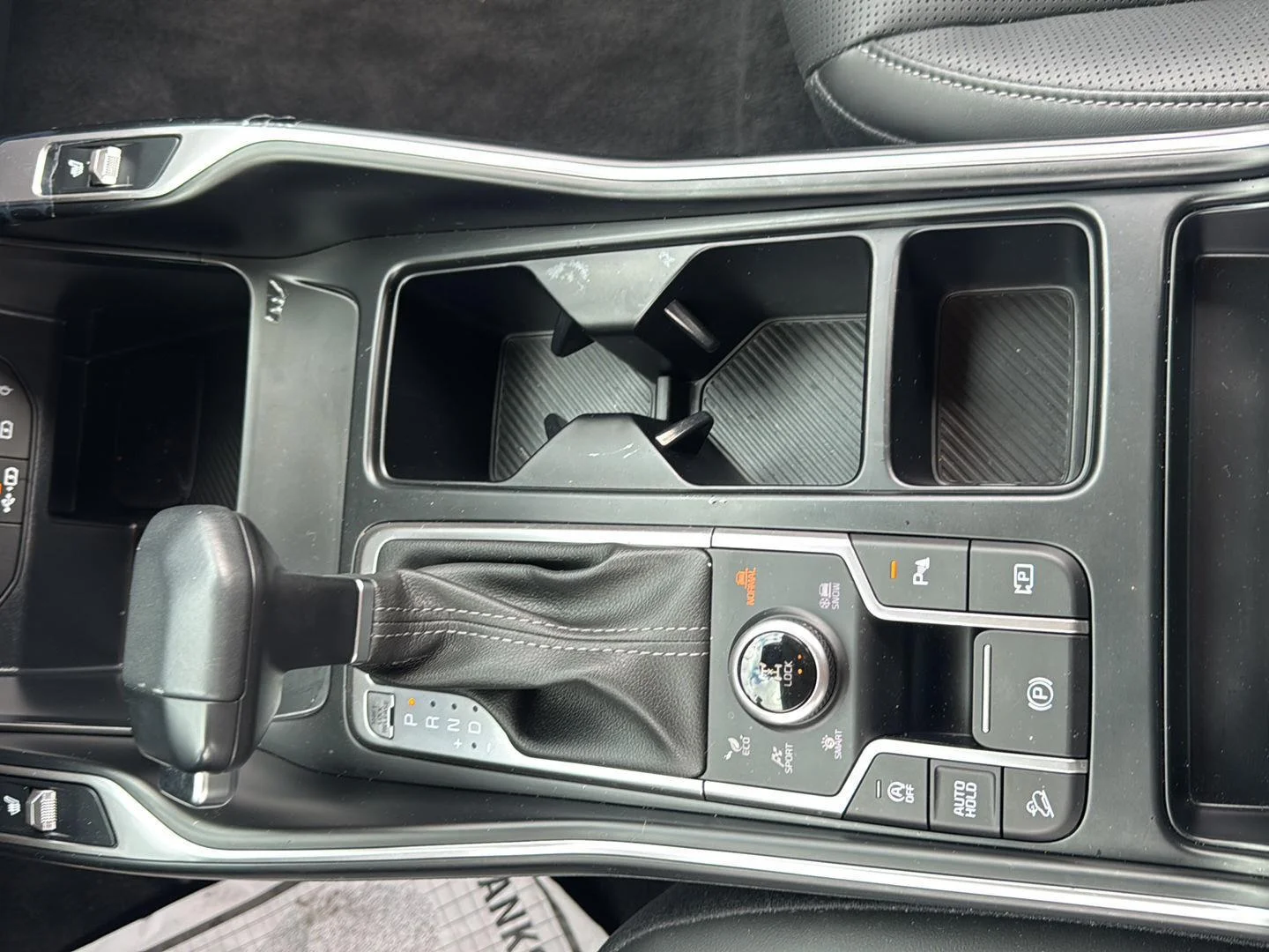 2025 Kia Sorento S - Photo 11