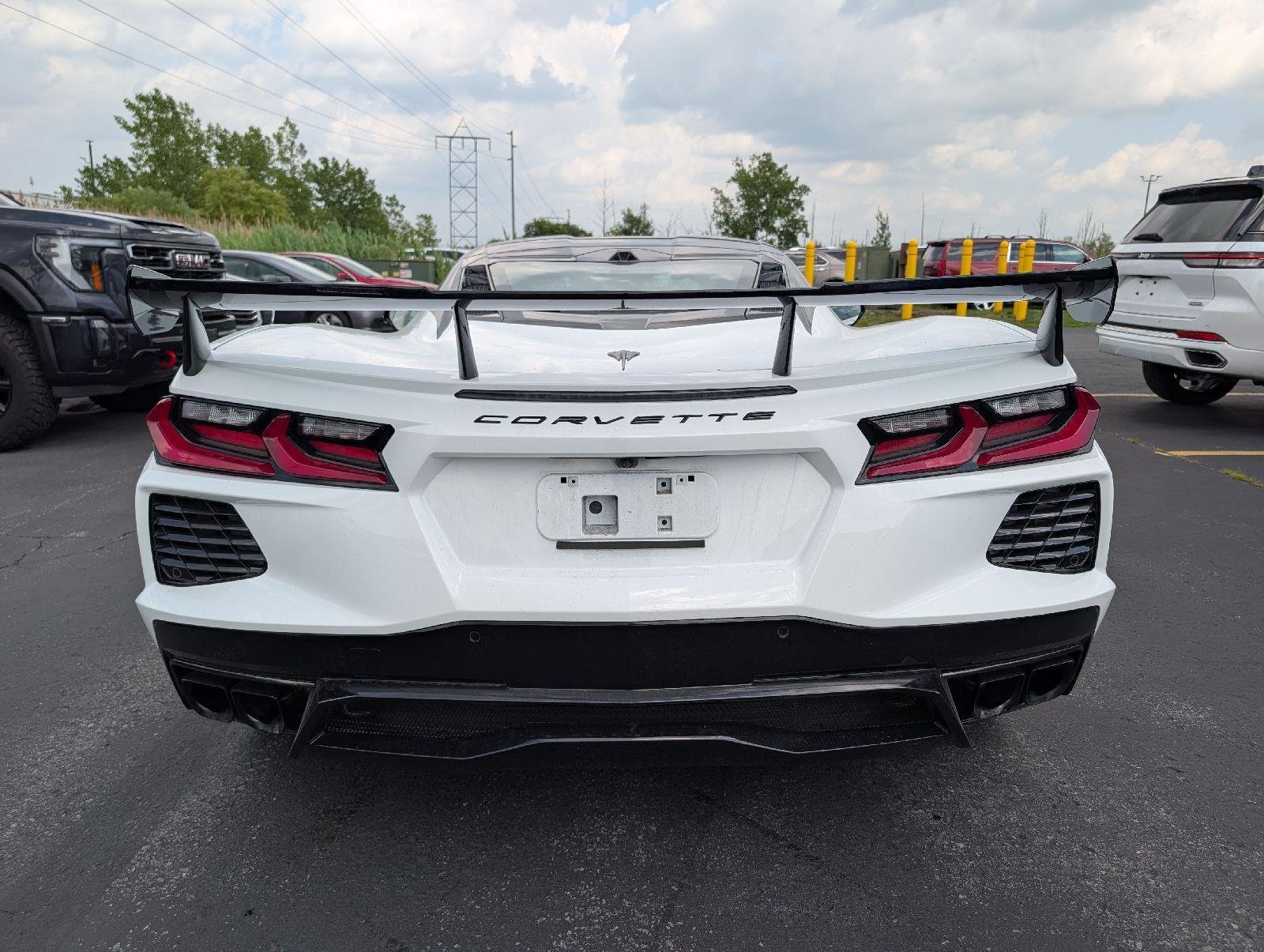 Used 2024 Arctic White Chevrolet 2LT image 7
