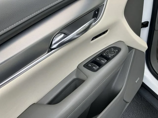 Used 2017 White Cadillac Luxury AWD image 22