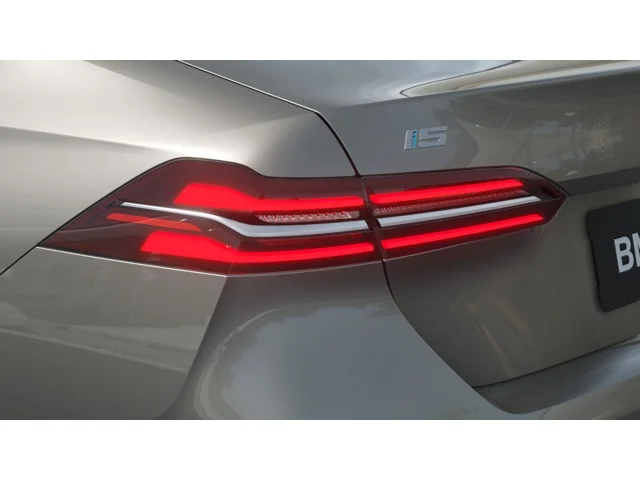 New 2027 Oxide Grey Metallic BMW xDrive40 image 8