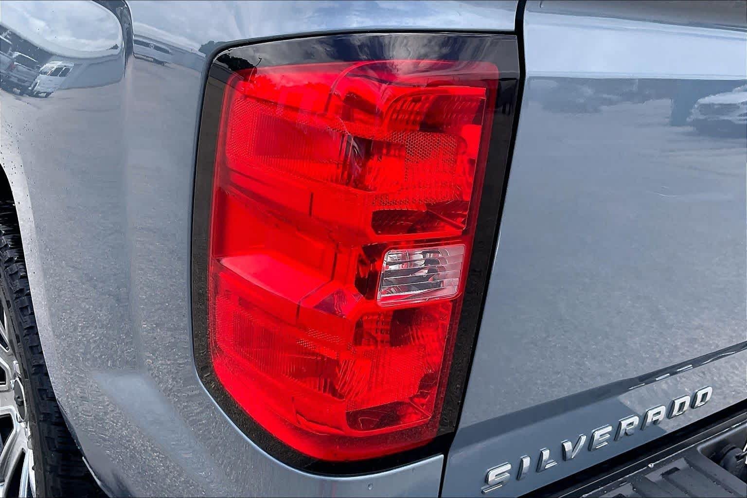 Used 2015 Slate Grey Metallic Chevrolet LT image 27