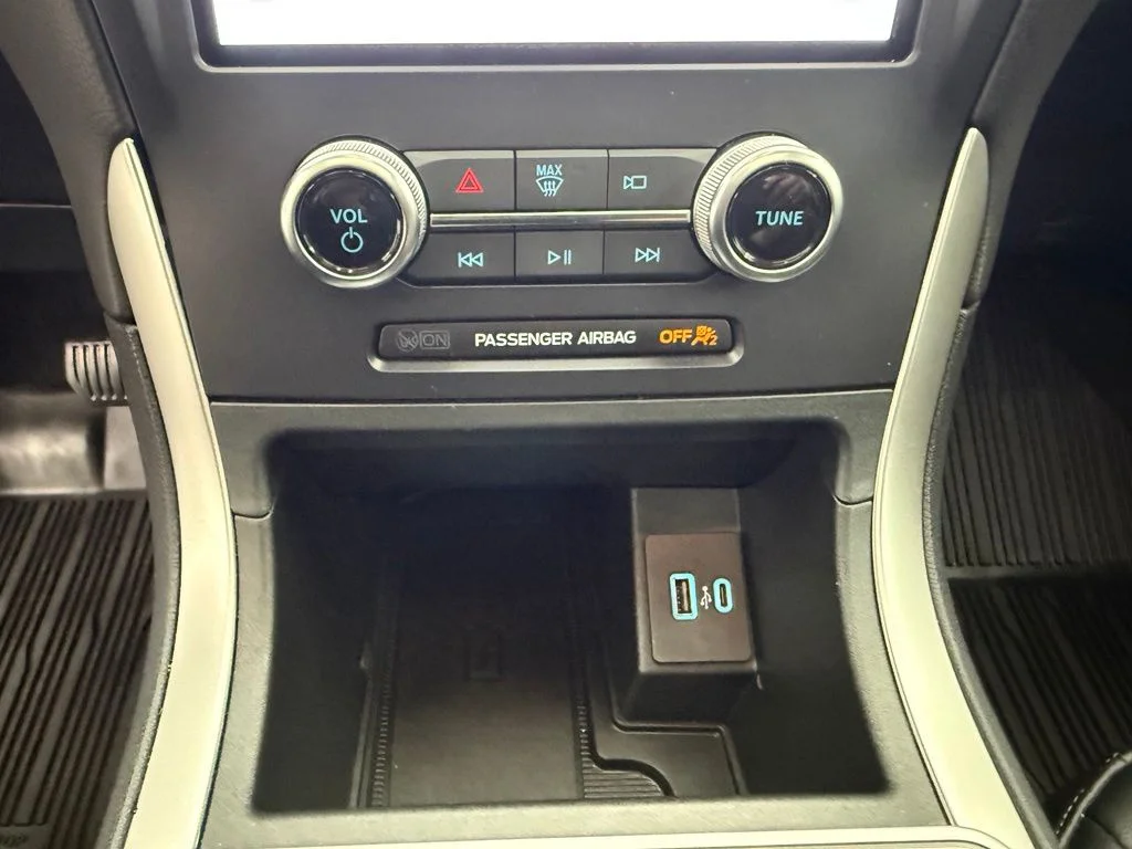 Used 2024 Black Ford SEL image 31