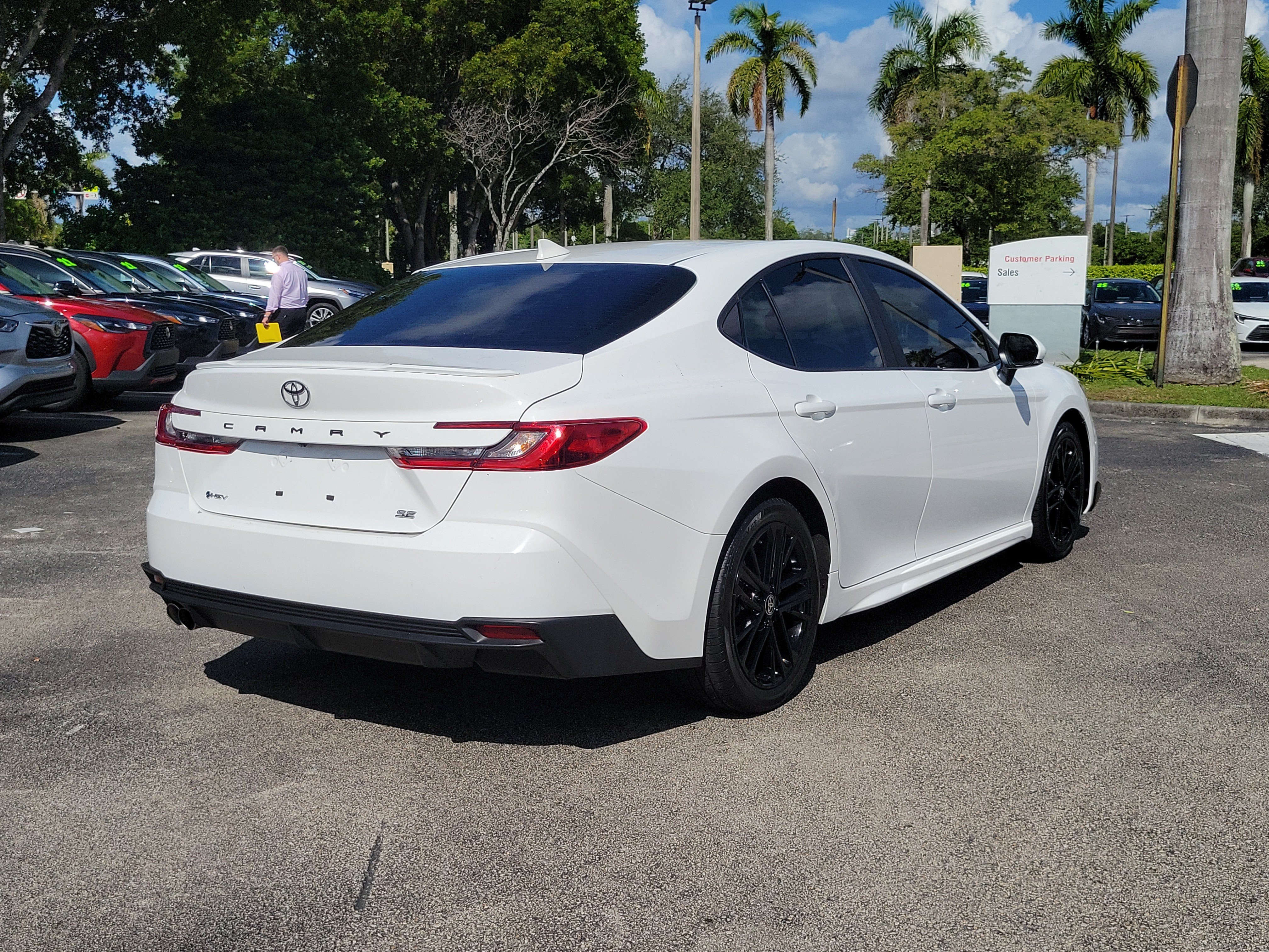 Used 2025 Ice Toyota SE image 5