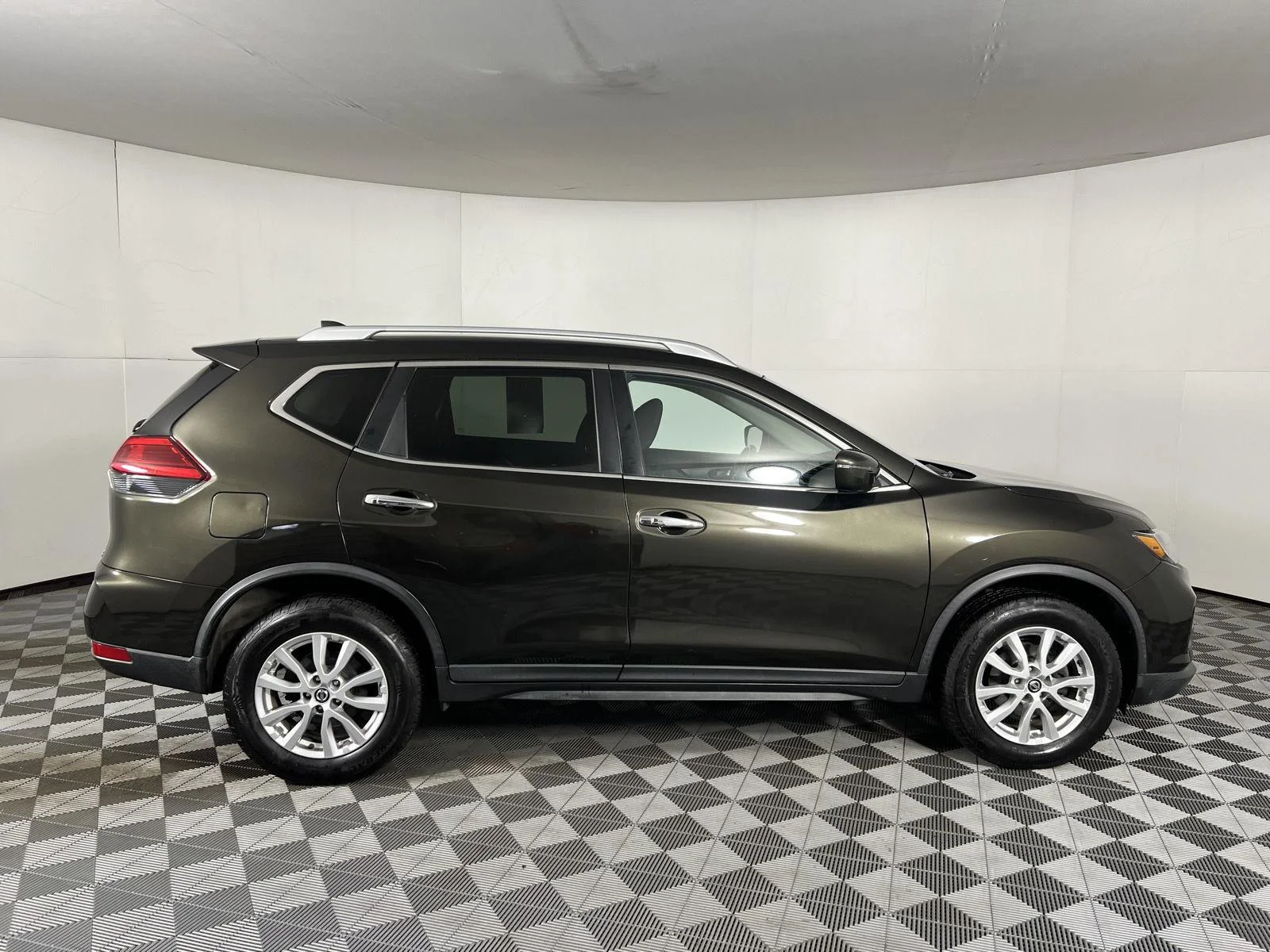 Used 2017 Midnight Jade Nissan SV image 10