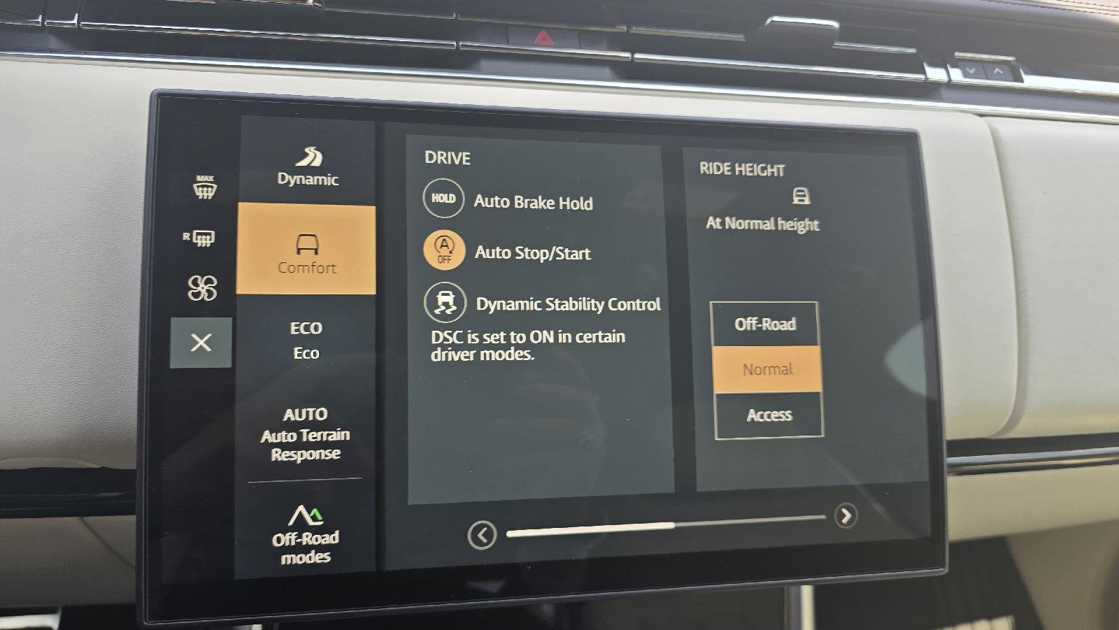 Used 2025 Santorini Black Metallic Land Rover SE image 14