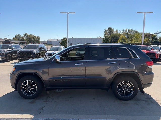 Used 2019 Gray Jeep Limited image 4