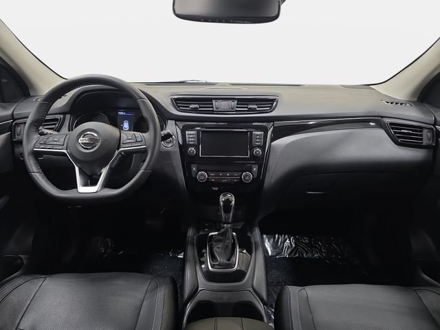 Used 2019 Red Nissan SL image 10