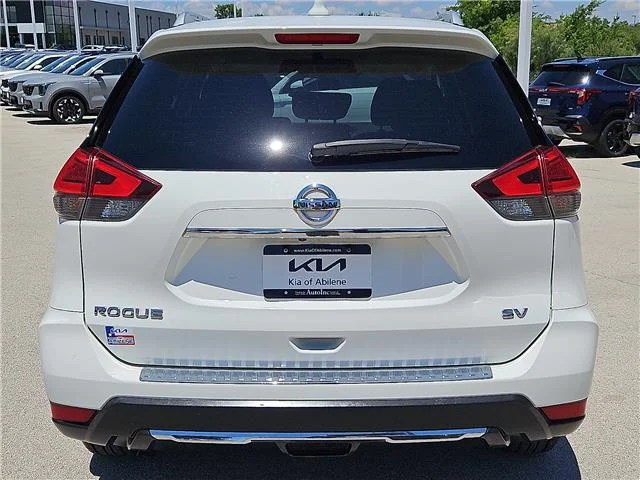 Used 2017 Glacier White Nissan SV Front-wheel Drive image 3