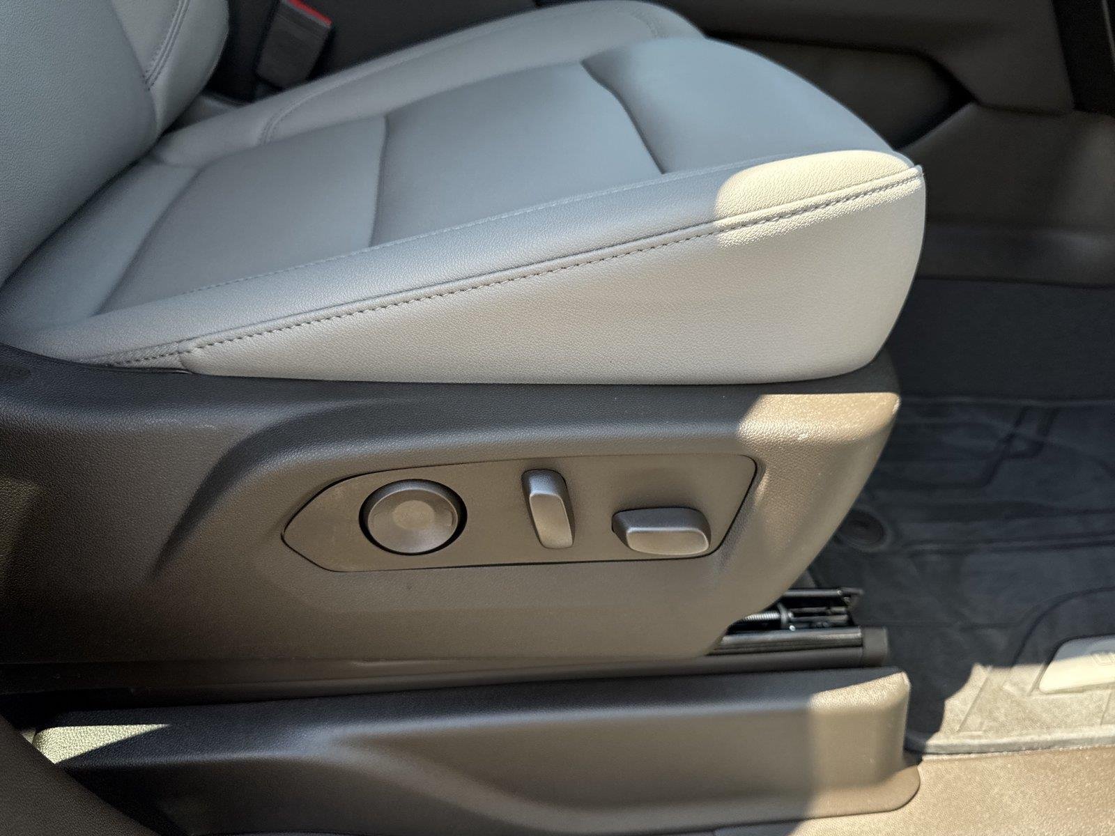 2026 Chevrolet Suburban LT - Photo 39