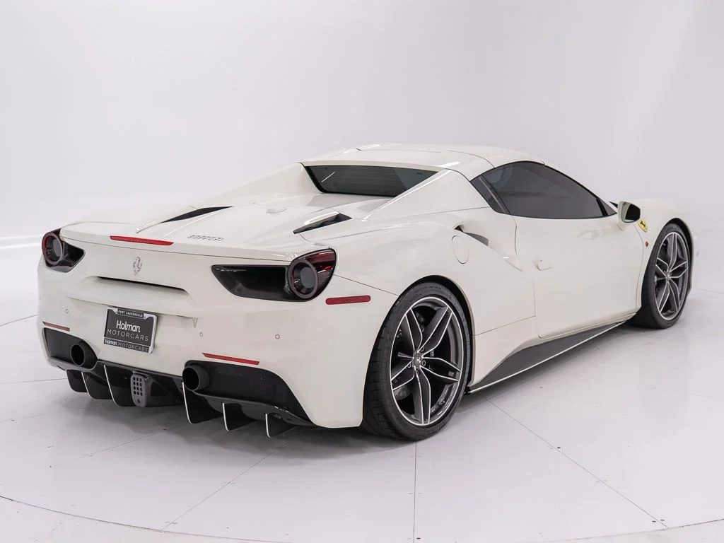 Used 2018 Bianco Avus Ferrari  image 14
