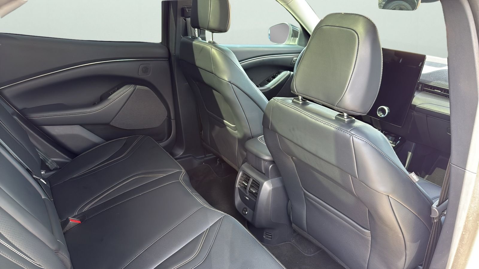Used 2023 White Ford Premium image 28